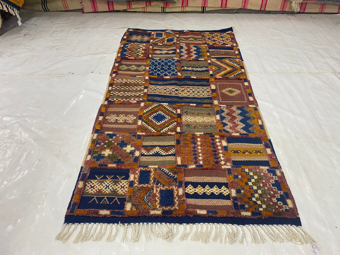 Moroccan carpet Berber rug handmade carpet’s woman’s woven rugs %wool handcrafted.   Size 210x110 cm