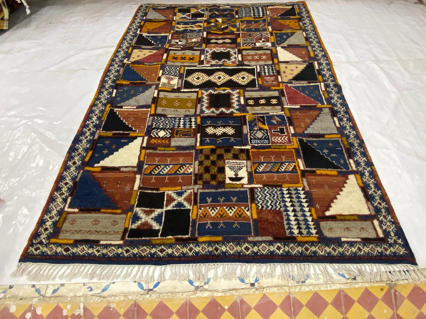 Moroccan carpet Berber rug handmade carpet’s woman’s woven rugs %wool handcrafted.   Size 260x160 cm