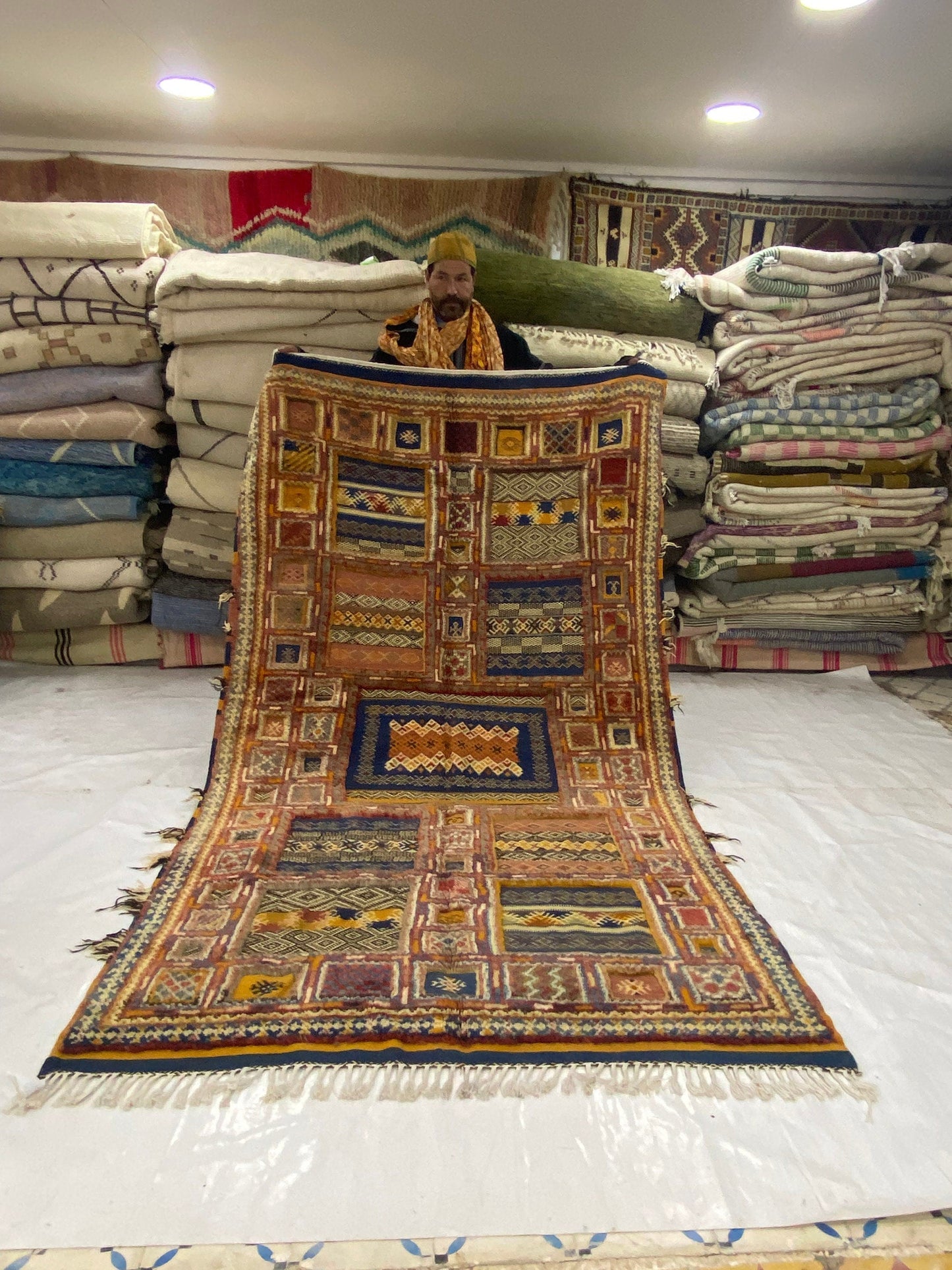 Moroccan carpet Berber rug handmade carpet’s woman’s woven rugs %wool handcrafted.   Size 250x150 cm