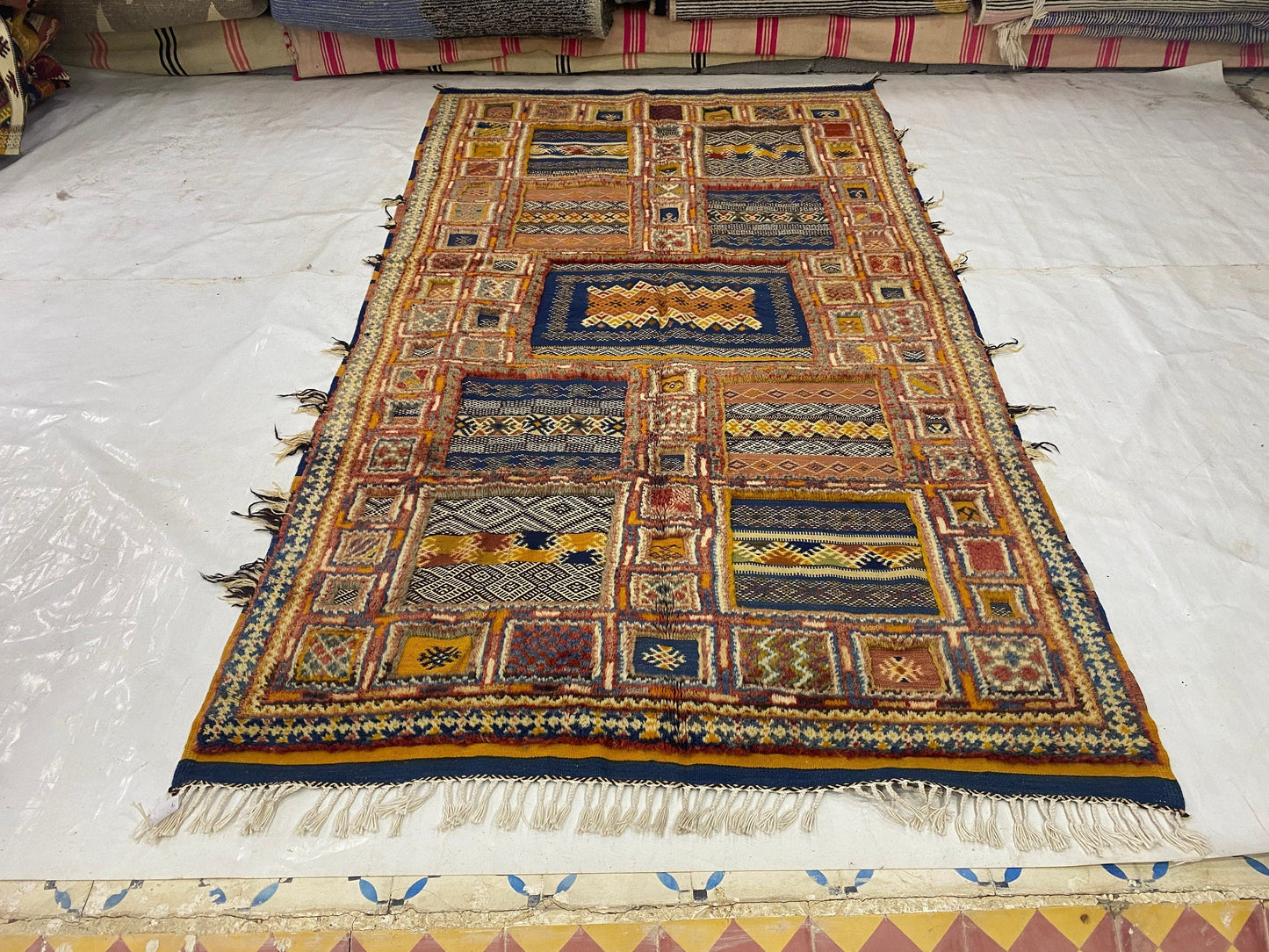 Moroccan carpet Berber rug handmade carpet’s woman’s woven rugs %wool handcrafted.   Size 250x150 cm