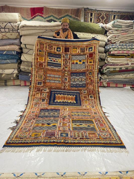 Moroccan carpet Berber rug handmade carpet’s woman’s woven rugs %wool handcrafted.   Size 250x150 cm