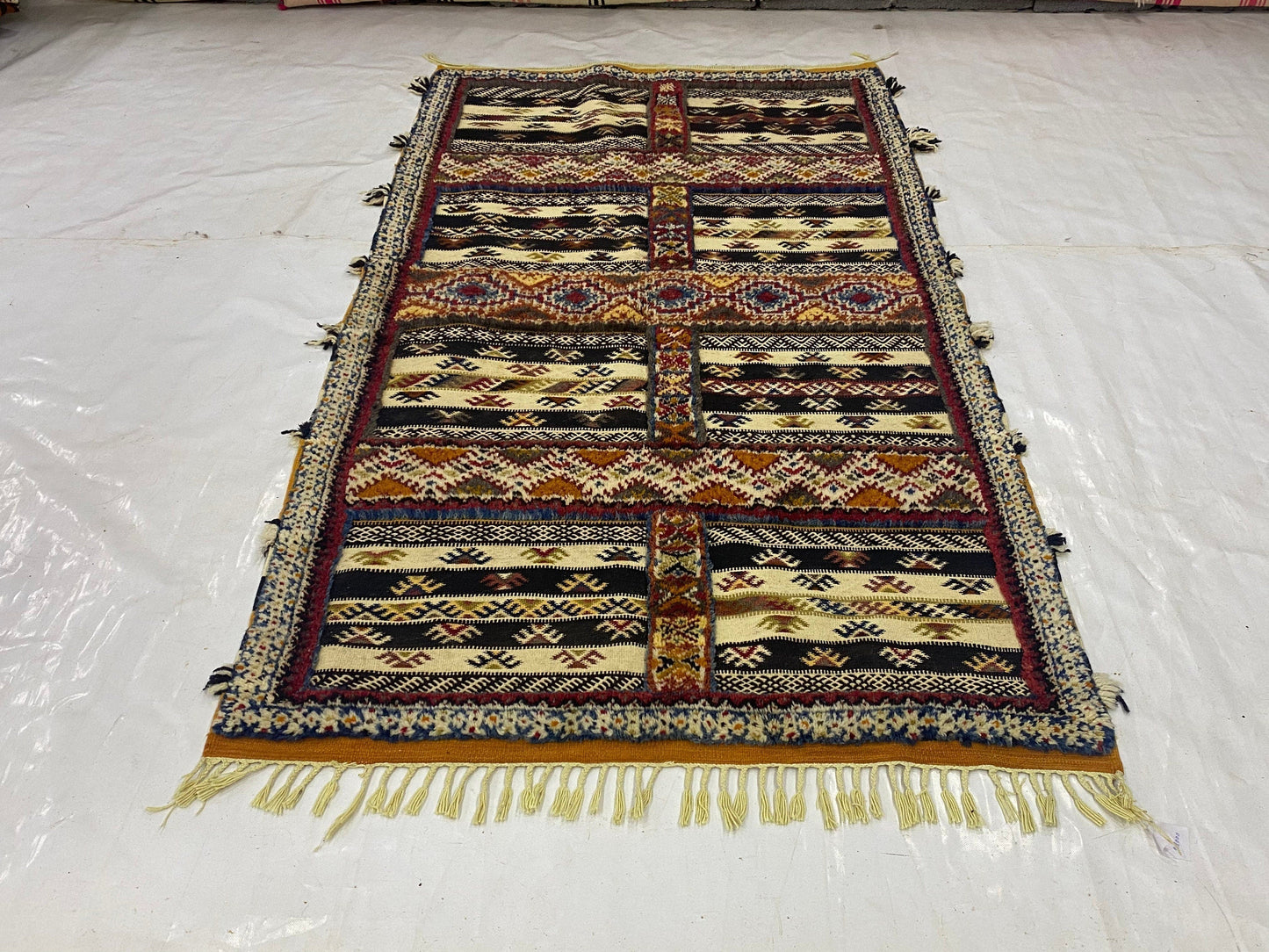 Moroccan carpet Berber rug handmade carpet’s woman’s woven rugs %wool handcrafted.   Size 220x110 cm