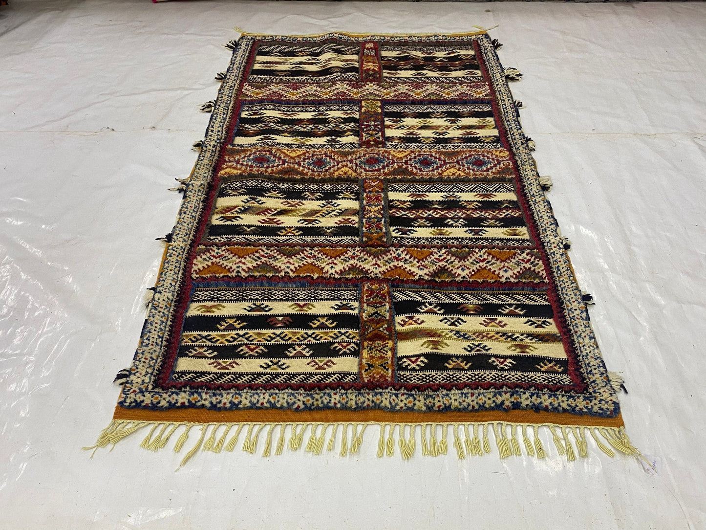 Moroccan carpet Berber rug handmade carpet’s woman’s woven rugs %wool handcrafted.   Size 220x110 cm