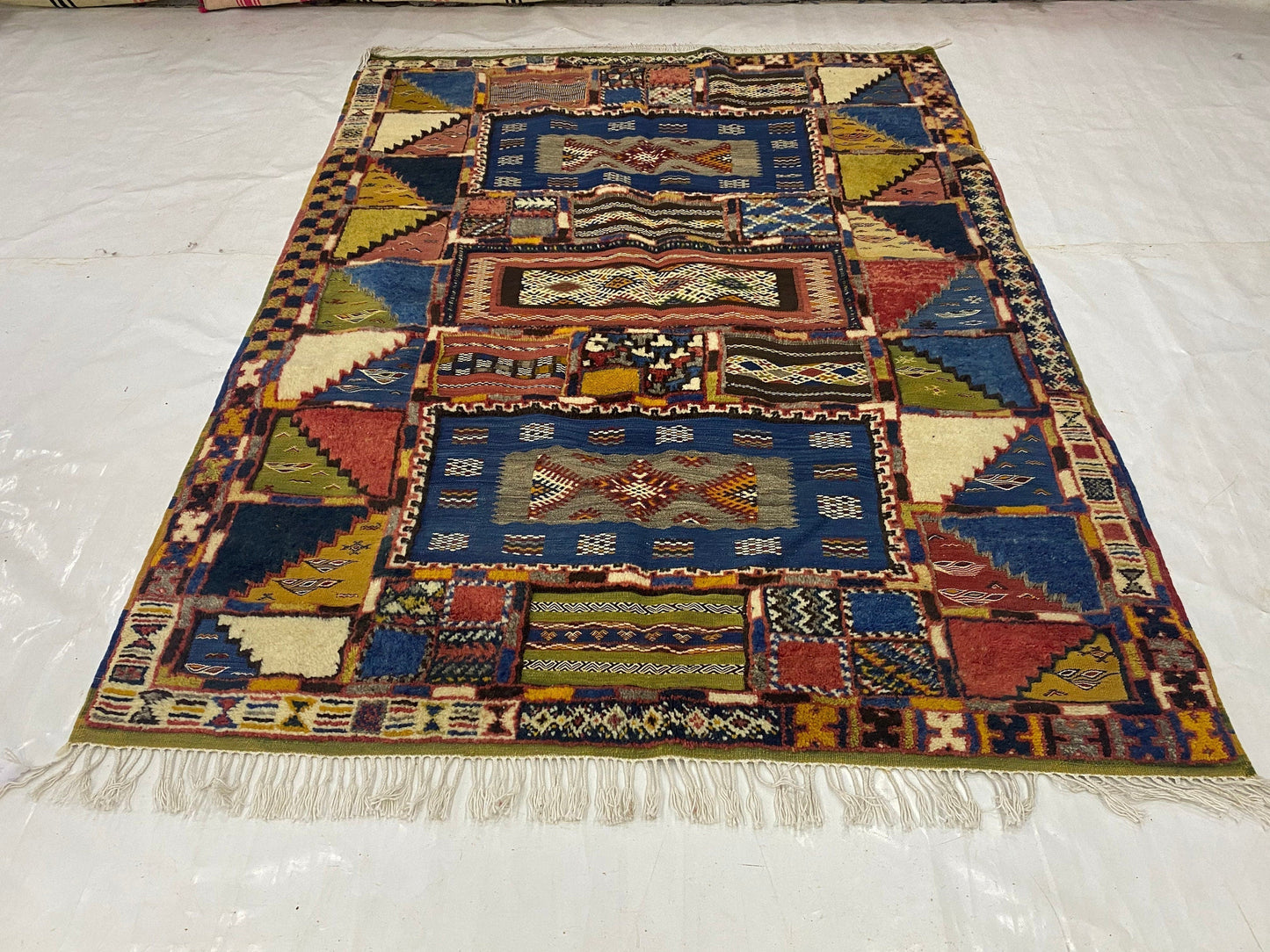 Moroccan carpet Berber rug handmade carpet’s woman’s woven rugs %wool handcrafted.   Size 220x160 cm