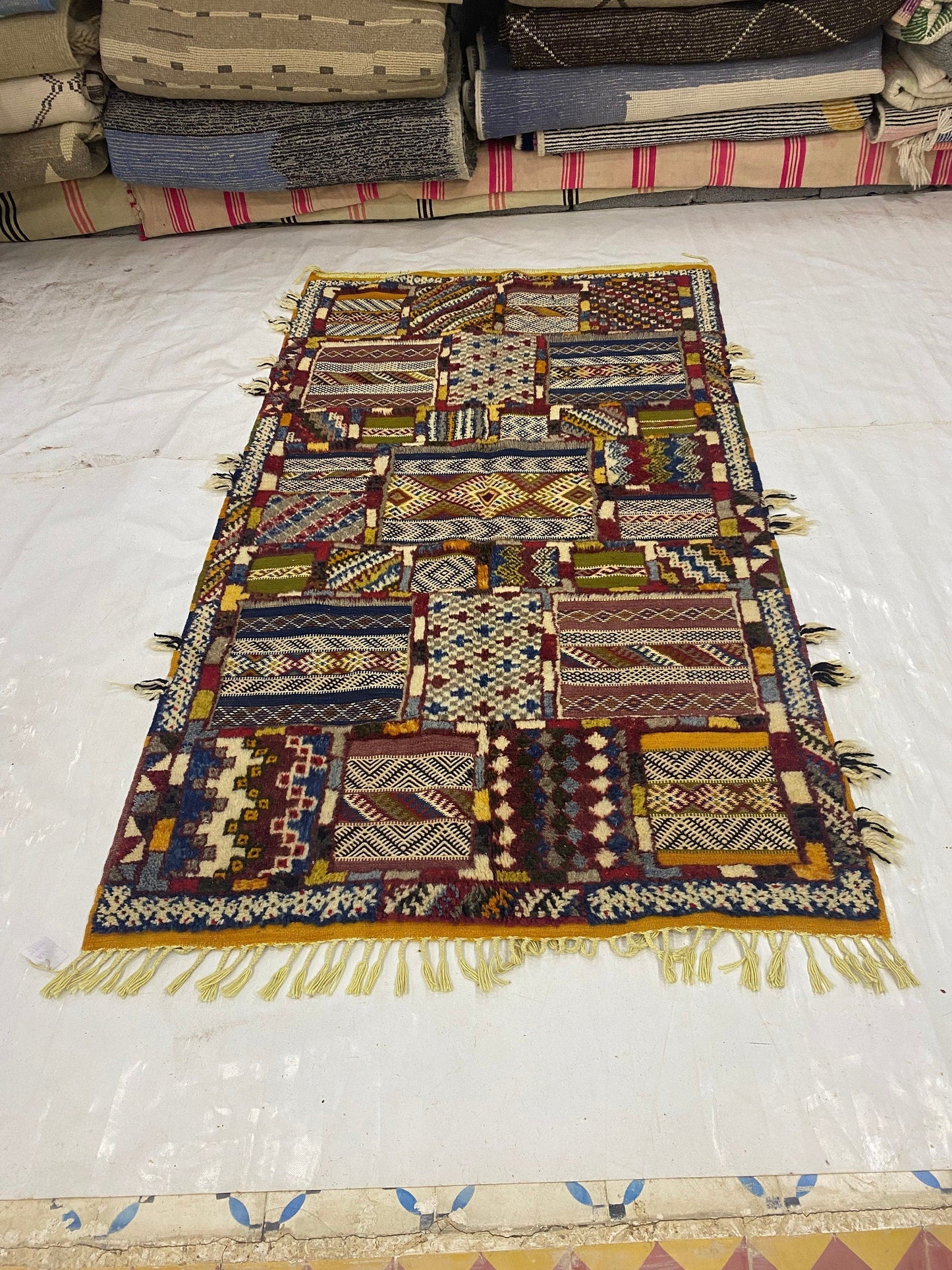 Moroccan carpet Berber rug handmade carpet’s woman’s woven rugs %wool handcrafted.   Size 210x115 cm