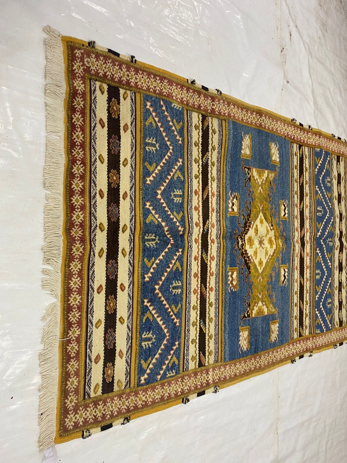 Moroccan carpet Berber rug handmade carpet’s woman’s woven rugs %wool handcrafted.   Size 210x130 cm