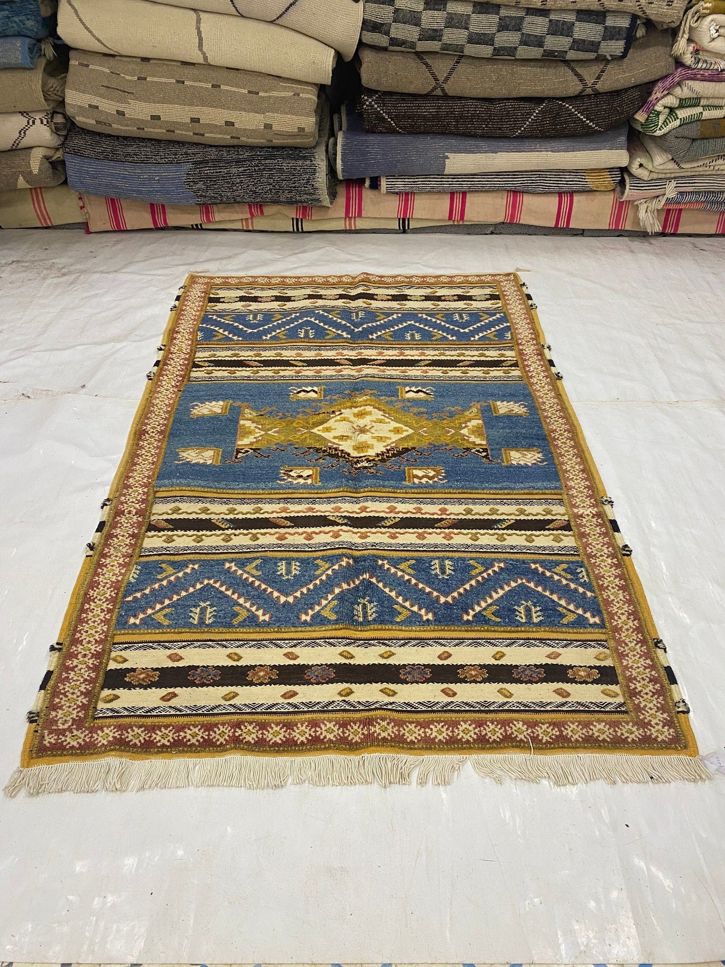 Moroccan carpet Berber rug handmade carpet’s woman’s woven rugs %wool handcrafted.   Size 210x130 cm