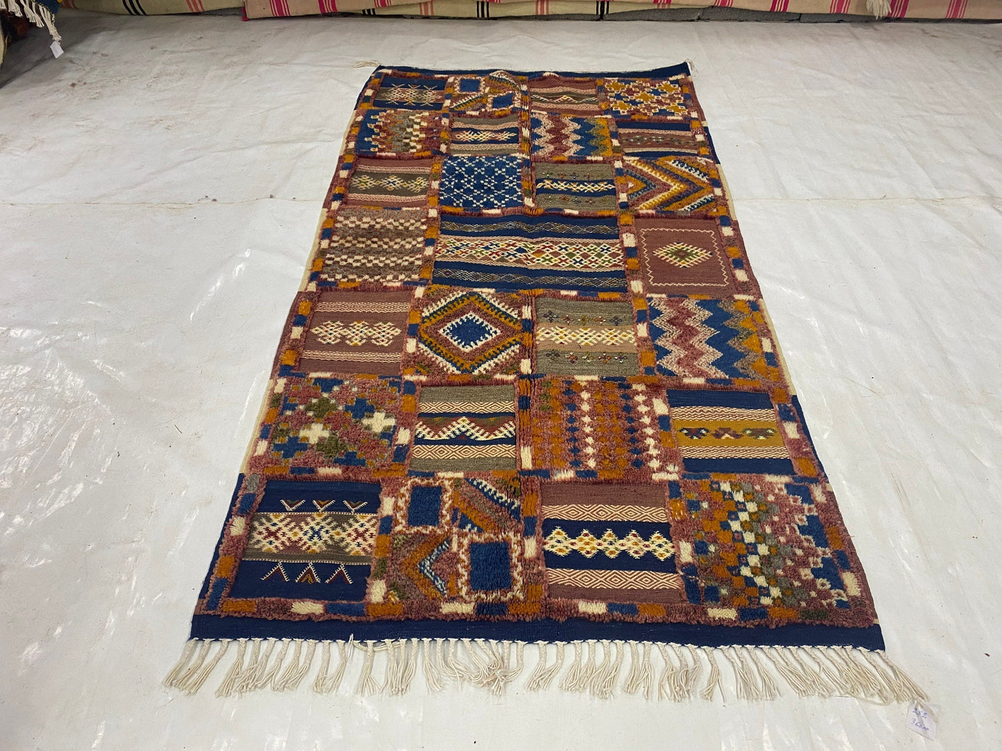 Moroccan carpet Berber rug handmade carpet’s woman’s woven rugs %wool handcrafted.   Size 210x110 cm