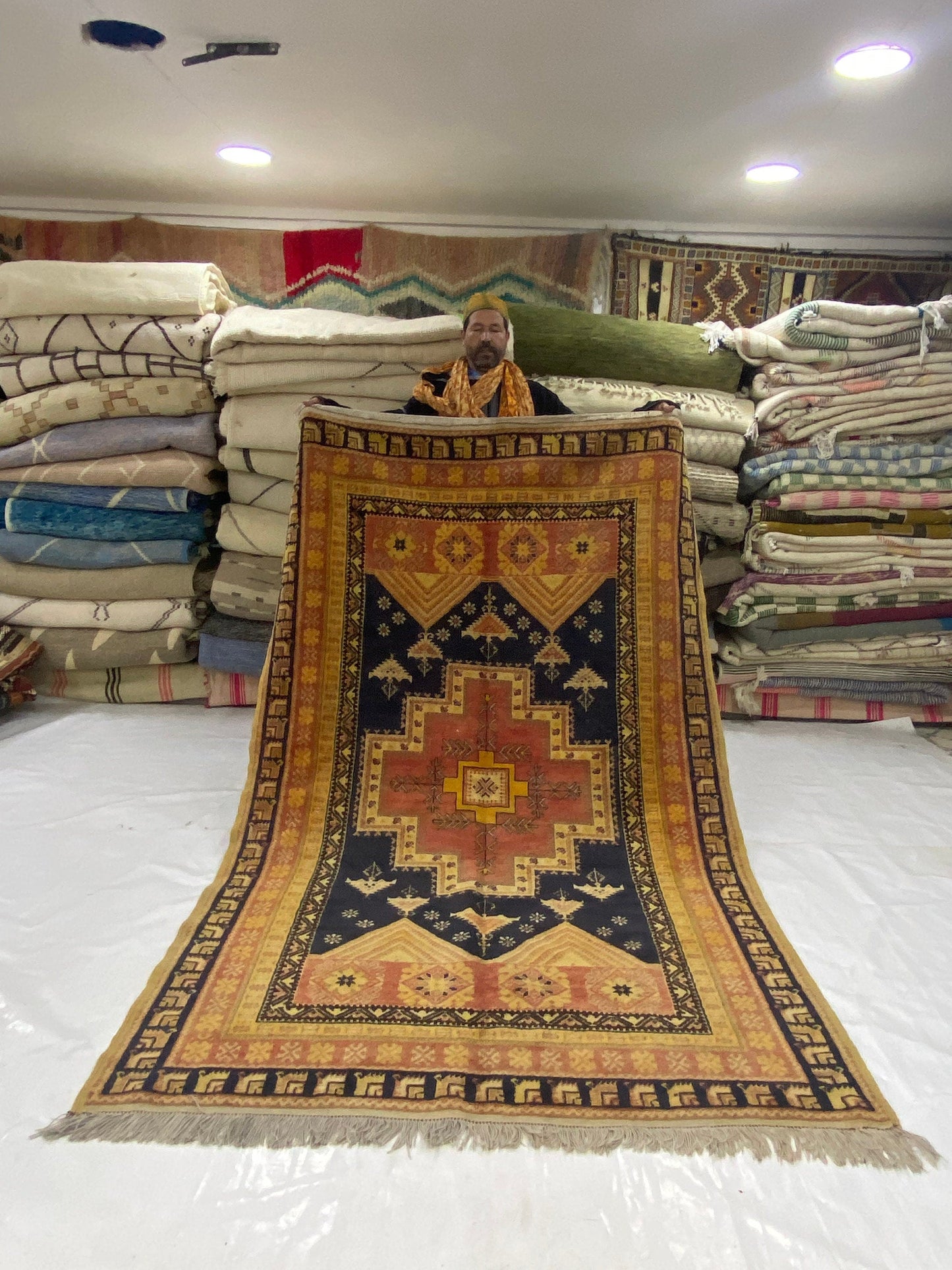 Moroccan carpet Berber rug handmade carpet’s woman’s woven rugs %wool handcrafted.   Size 250x150 cm