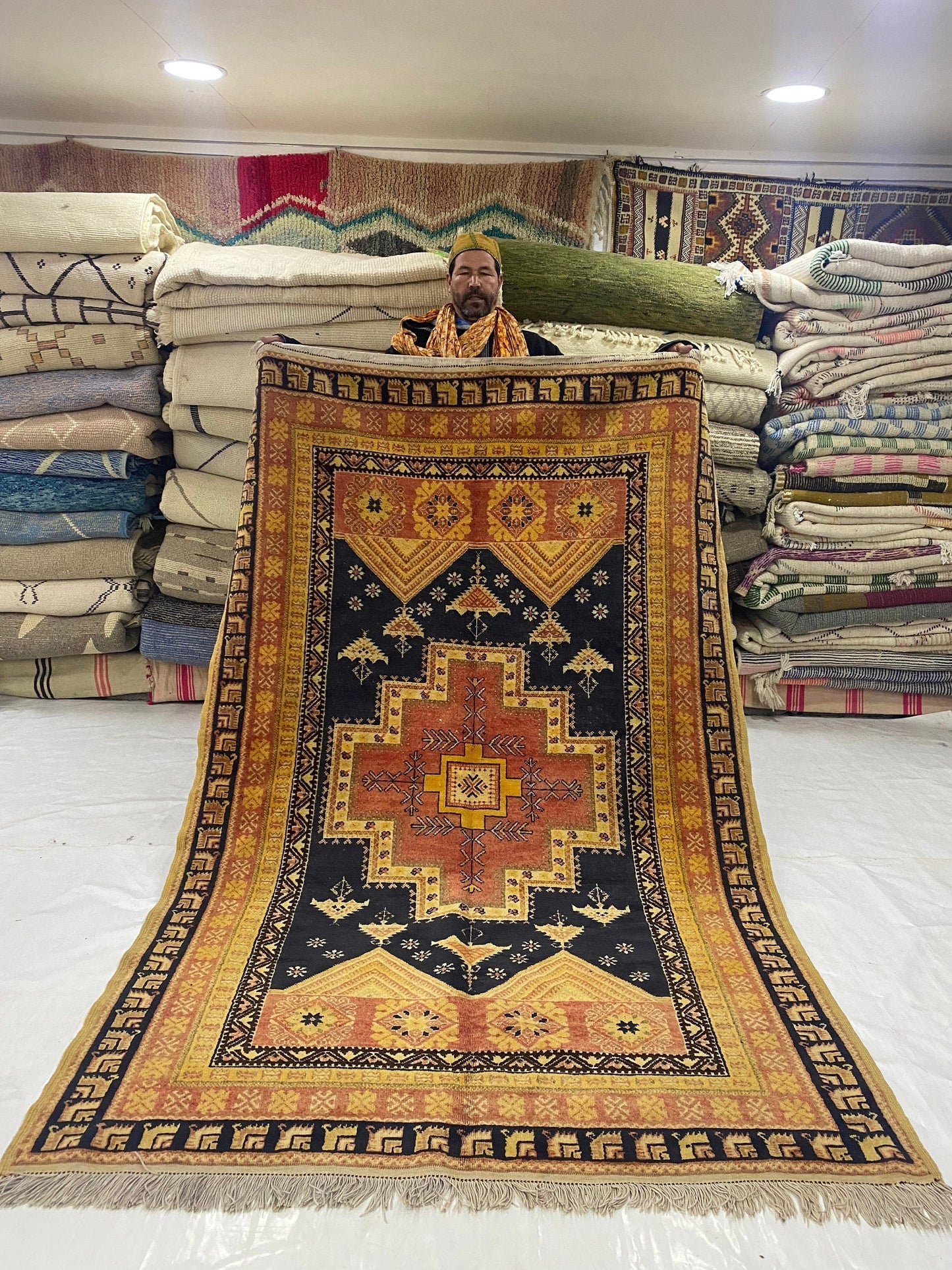 Moroccan carpet Berber rug handmade carpet’s woman’s woven rugs %wool handcrafted.   Size 250x150 cm