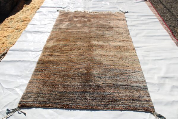Beni Ourain rugs originate from the Atlas Mountains of Morocco and are characterized by their distinctive, neutral-toned, and geometric designs. These handwoven rugs often feature a plush pile and are made by the Berber tribes,  size is 250x155 cm - Image 4